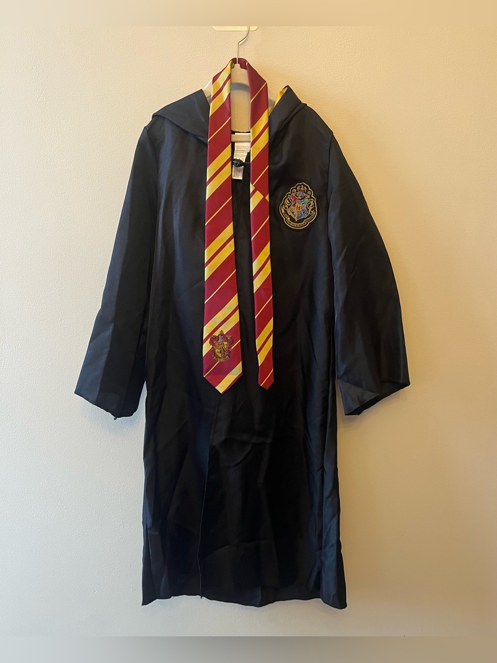 NWOT Wizarding World Harry Potter Hooded Costume Robe Medium7/8 &Gryffindor Tie